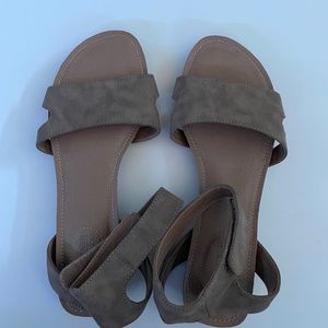 Adam Tucker Sandals: Size 9 1/2 $25